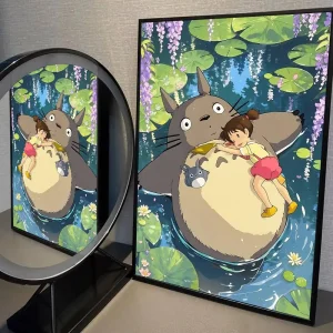 Mei et Totoro ensemble dans une foret lumineuse et apaisante